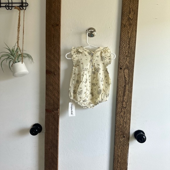 New Boutique Ruffle Floral Romper Smocked Boho Vintage Style - Picture 8 of 11